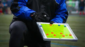 Peran Pelatih dalam Kesuksesan Tim Sepak Bola: Lebih dari Sekadar Strategi